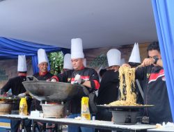 Chef Anggota ICA Masak 1.000 Porsi Mi Jawa di Tugu Jogja