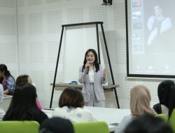 Prilly Latuconsina Jadi Dosen Tamu di UGM