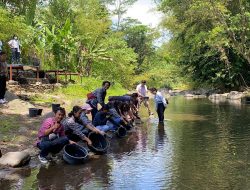 Diisi Pelepasan Ikan Di Sungai, Farewell Party Mahasiswa ASMI Santa Maria
