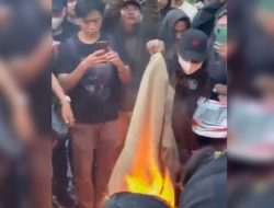 Ini Respons UGM soal Mahasiswa Bakar Jas Almamater saat Demo Kenaikan Harga BBM