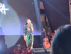 Yura Yunita Tampil Beda di Womens Day Out Jogja 2022