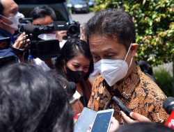 Jokowi Minta Menkes Konsultasi ke WHO soal Status Pandemi COVID-19