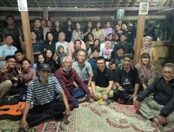 Asyiknya Kuliah Senja di Angkringan