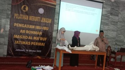 Pengurus Pengajian  Ar Rohmah Masjid Al Maruf Gelar Pelatihan Merukti Jenazah