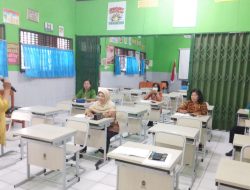 Guru Harus Jadi Teladan Diri Sendiri dan Siswa dalam Literasi Sekolah