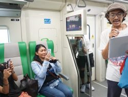 Unik, Sastrawan Bacakan Puisi dalam Kereta Api