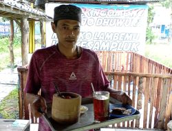 Uniknya Soto Bumbong, Mangkuknya Terbuat dari Potongan Bambu Ukuran Jumbo