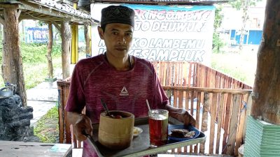 Uniknya Soto Bumbong, Mangkuknya Terbuat dari Potongan Bambu Ukuran Jumbo