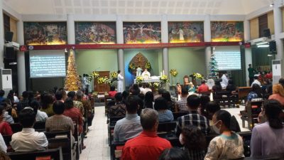 Ribuan Umat Katholik Hadiri Misa Malam Natal di Gereja Santo Alfonsus de Liguori Nandan