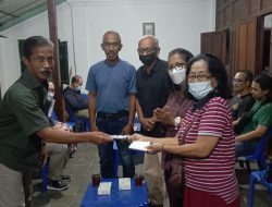 Guna Mendukung Kegiatan Yandu, Dawis RT 26 Suryoputran Dapat Bantuan Dari Hasil Jimpitan
