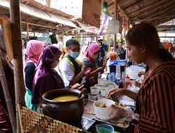 Ratusan Buruh Gendong Turut Ramaikan Pasar Kangen
