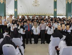 Sebagai Bukti Kompetensi, Bupati Sleman Serahkan Sertifikat Pendidikan Kepada 185 Guru