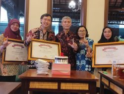 Komunitas YBM Beri Award untuk Lima Pegiat Literasi 