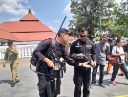 Petugas Tembak Paksa Drone yang Terbang di Atas Keraton Jogja Saat Acara Grebeg Syawal