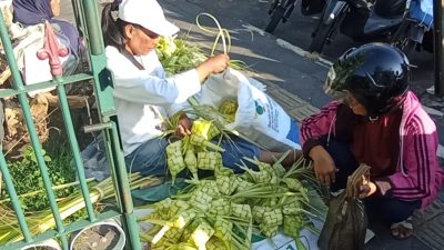 Bisnis Selonsong Ketupat, Kekinian Juga Ada Di Marketplace