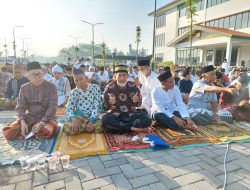 Dihadiri 500 Jamaah, PHBI Banyuraden Gelar Salat Idul Fitri 1444 H Di Halaman Kampus Terpadu UWM