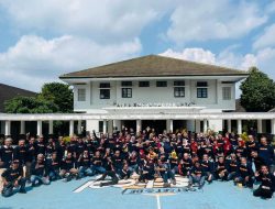 Rektor UGM Ikut Menyanyi dan Menari, Hadiri Acara Reuni ‘Pawitikra’79 Come Back’ 2023