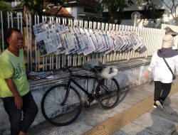 Tradisi Membaca Menurun dan Penjual Koran yang Sepi Pembeli 