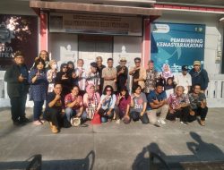 Masyarakat Butuh atau Tidak, Hendaklah Puisi Itu Tetap Ada