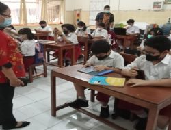 Uji Coba Gawai untuk Penilaian Harian di SD Marsudirini Yogyakarta