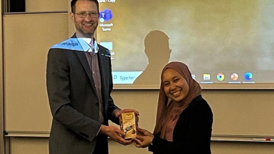 Athi Nur Auliati Rahmah Alumni UNY, Raih Penghargaan Poster Terbaik pada Great Western Electrochemistry Conference