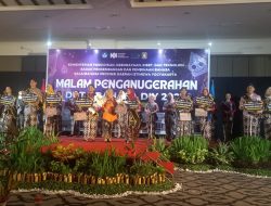 M Ade Safri Salampessy (UTY) dan Anindhita Brataningdyah (UGM) Duta Bahasa DIY 2023