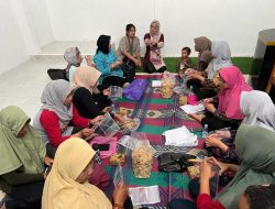 TBM Bercak Pustaka dan Desa Prima Melati Sambirejo Gunungkidul Olah Limbah Gedebog Pisang Jadi Makanan Lezat