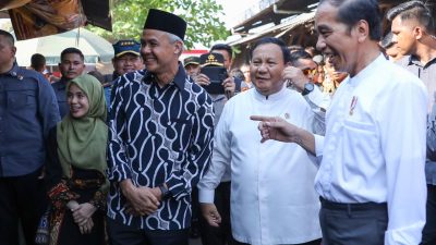 Jokowi Tunjuk Ganjar, Warga Jateng: Presiden!