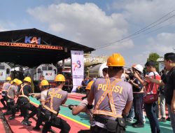 PT KAI Gelar Lomba Tarik Lokomotif Seberat 80 Ton di Jogja