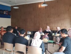 13 Tenaga Pendidik SMKN 2 Malang Belajar Pengelolaan Media Sekolah
