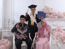 Acara Wisuda UNY Menyisakan Kisah Epik: Khakam Ma’ruf Wisudawan Dengan Segudang Prestasi