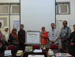 Kepala Balai Bahasa DIY Dra. Dwi Pratiwi, M.Pd. Terima MALIGU Award 2023