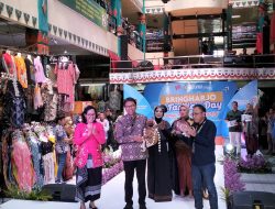Ratusan Pedagang di Jogja Bergaya Bak Model di Pasar Beringharjo