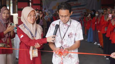 STIKES Guna Bangsa Yogyakarta Gelar Bazar Kewirausahaan Mahasiswa