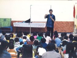 Sketsa Kecil HGN : Mengajar Tanpa “Embel-Embel”