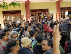 Massa di Jogja Demo di Kantor PSI DIY, Tuntut Ade Armando Minta Maaf Langsung