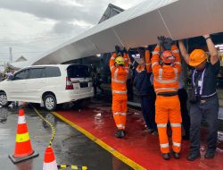 5 Mobil Tertimpa Kanopi Stasiun Tugu Jogja Imbas Hujan Deras