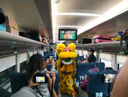 Rayakan Imlek, KAI Daop 6 Hadirkan Barongsai untuk Sapa Penumpang di Stasiun Yogyakarta