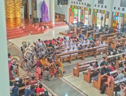 Ratusan Umat Katolik Khusyuk Ikuti Prosesi Tablo Jalan Salib di Gereja Baciro