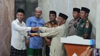 Guna Memakmurkan Masjid, Panewu Gamping dan Lurah Balecatur Serahkan Bantuan kepada Masjid Al Iman Ngaran