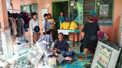 Domby Kids Hope Gelar Bazar Baju Murah dan Tebus Murah Sembako