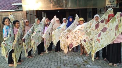 Dosen UWM Gelar Penyuluhan dan Pelatihan Pembuatan Ecoprint di PKK Dusun Sumberan