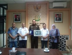 Kejari Sleman Menerima Golden Award 2024 dari IWO Indonesia: Pentingnya Legalitas Portal Media
