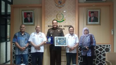Kejari Sleman Menerima Golden Award 2024 dari IWO Indonesia: Pentingnya Legalitas Portal Media