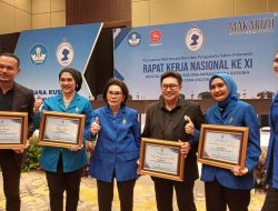 Rakernas Tiara Kusuma Ke-XI: Pemilik Shinta Ayu Jogja Wedding Service Menerima Penghargaan Sebagai Nara Sumber dan Pencipta Inovasi Hijab Sanggul Jawa