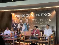 Westlife Sapa Ribuan Penggemarnya di Candi Prambanan