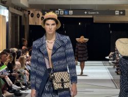 Desainer Merdi Sihombing Sukses Pamerkan Kain Ulos Batak di Festival Fashion Kanada