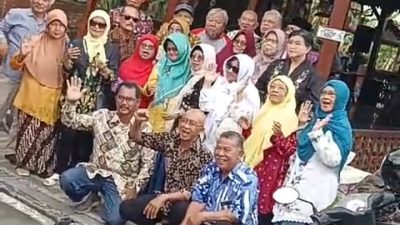 Komunitas Embong Cempaka – Alumni 76 SMAN1 Magelang, Kumpul Bareng: Paseduluran Saklawase