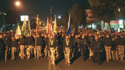 Sambut Malam 1 Sura, Ribuan Warga Ikuti Lampah Budaya Mubeng Beteng Keraton Yogyakarta