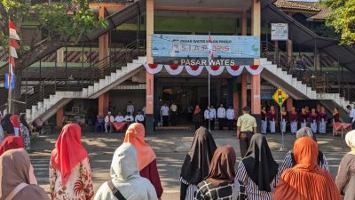 Peringati Ke-79 Tahun Kemerdekaan RI, Pedagang Pasar Wates Kulon Progo Gelar Upacara Bendera
